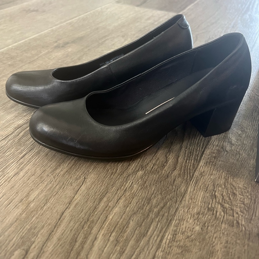 ECCO Women's Classic 35 Black Heels